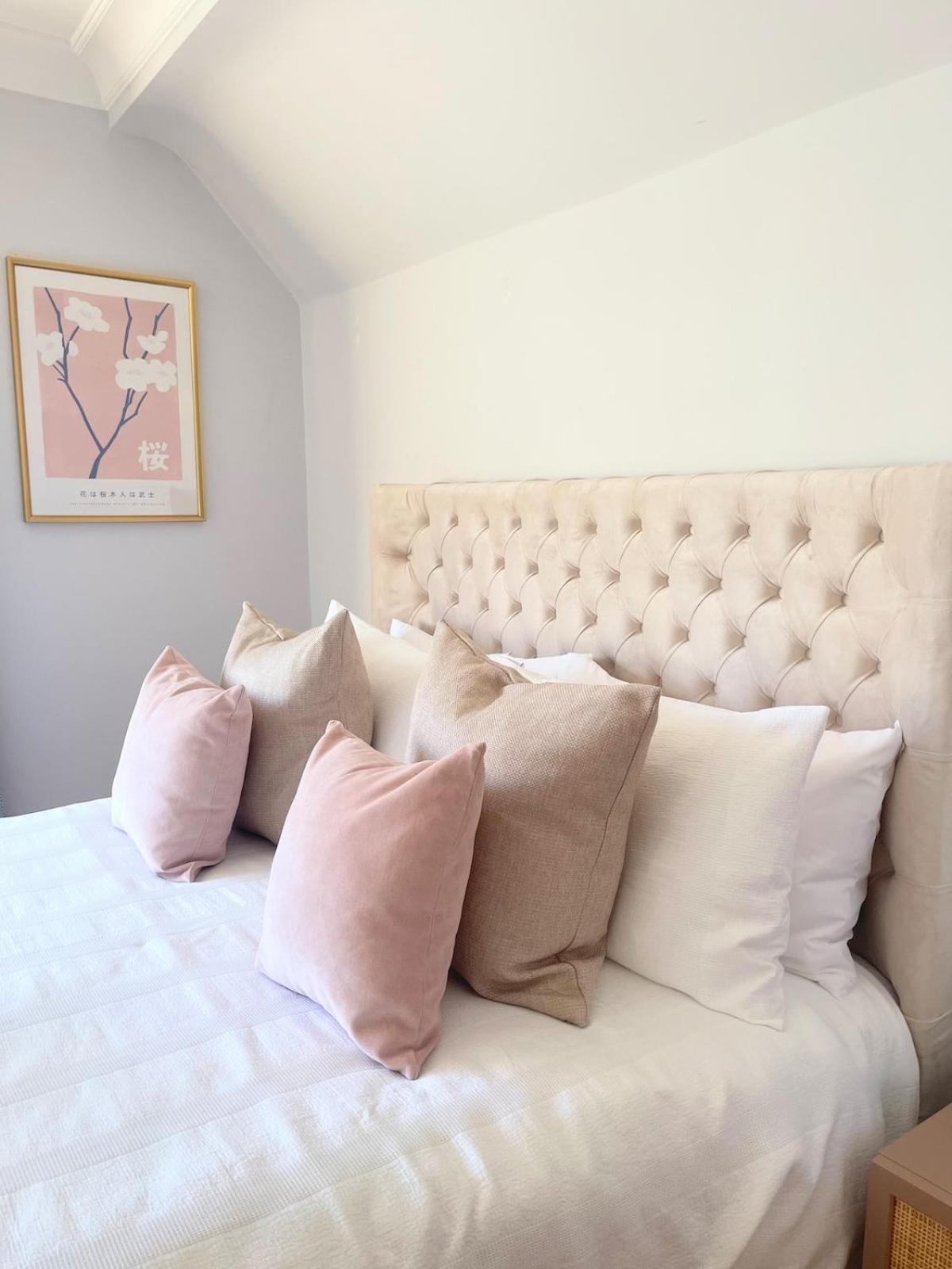 Luxury Period 7 Bed Mansion Near Warner Bros Apartment Watford (Hertfordshire)