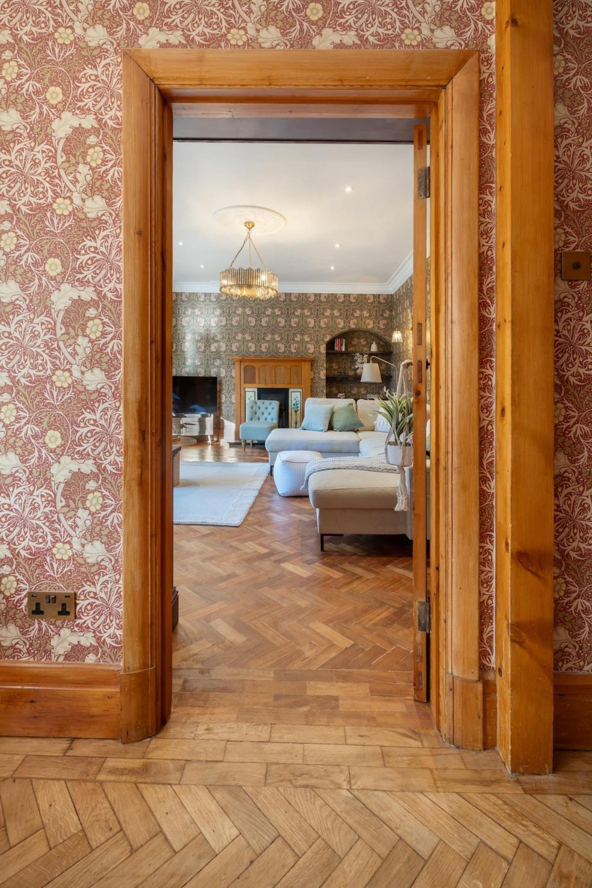 Apartment Luxury Period 7 Bed Mansion Near Warner Bros