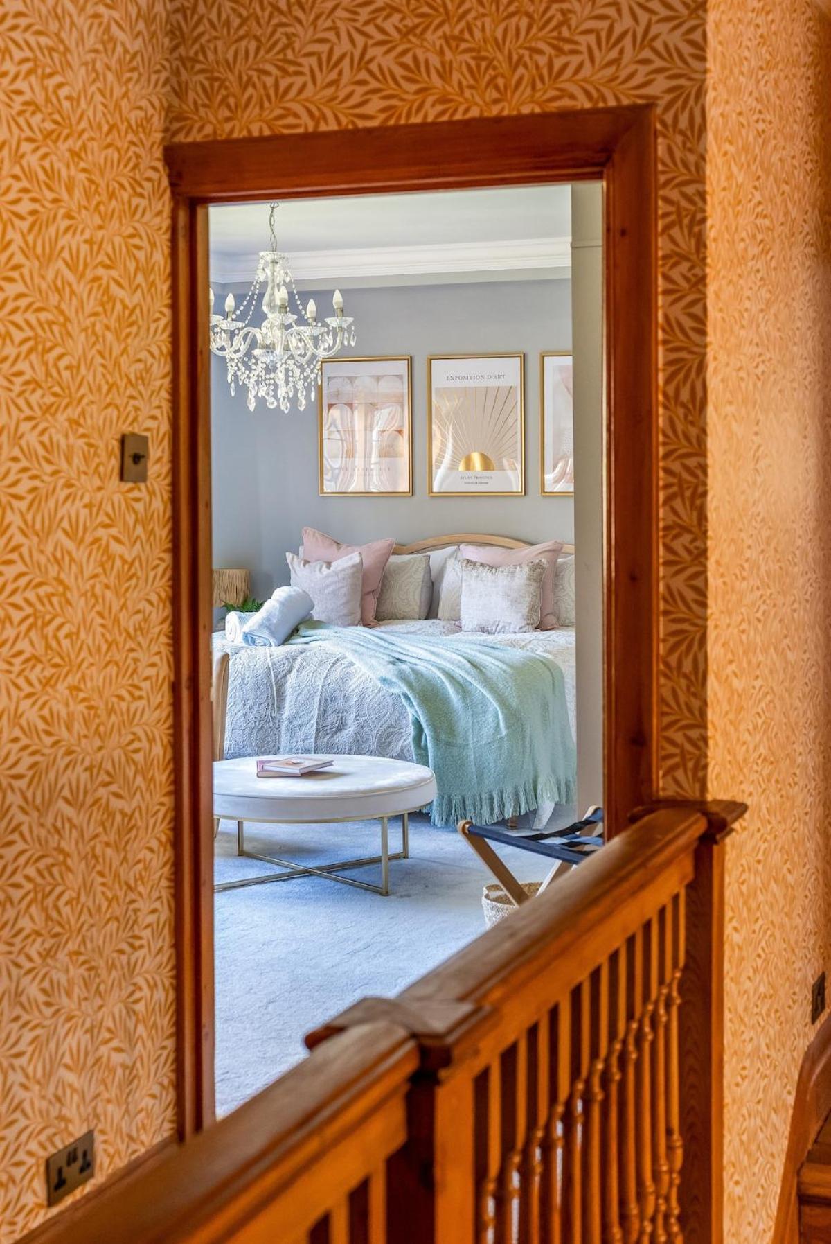 Luxury Period 7 Bed Mansion Near Warner Bros Watford (Hertfordshire)