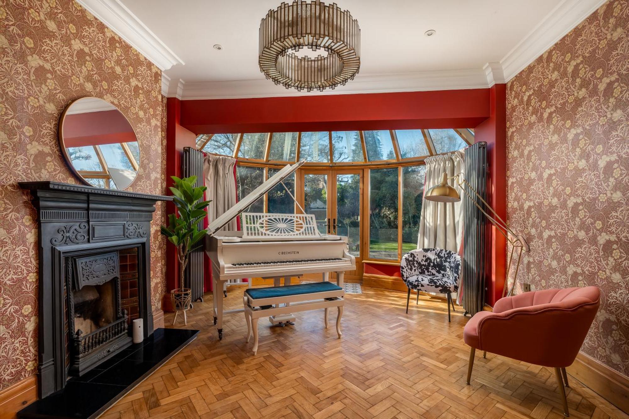 Luxury Period 7 Bed Mansion Near Warner Bros