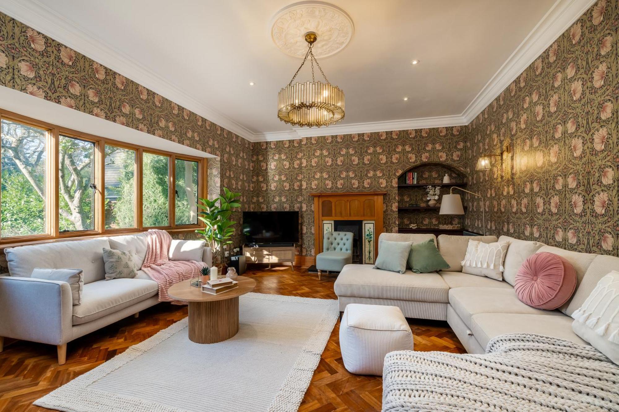 Apartment Luxury Period 7 Bed Mansion Near Warner Bros Watford (Hertfordshire)