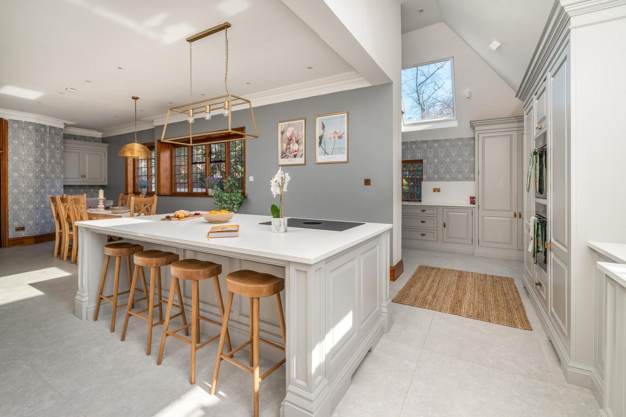 Apartment Luxury Period 7 Bed Mansion Near Warner Bros *
