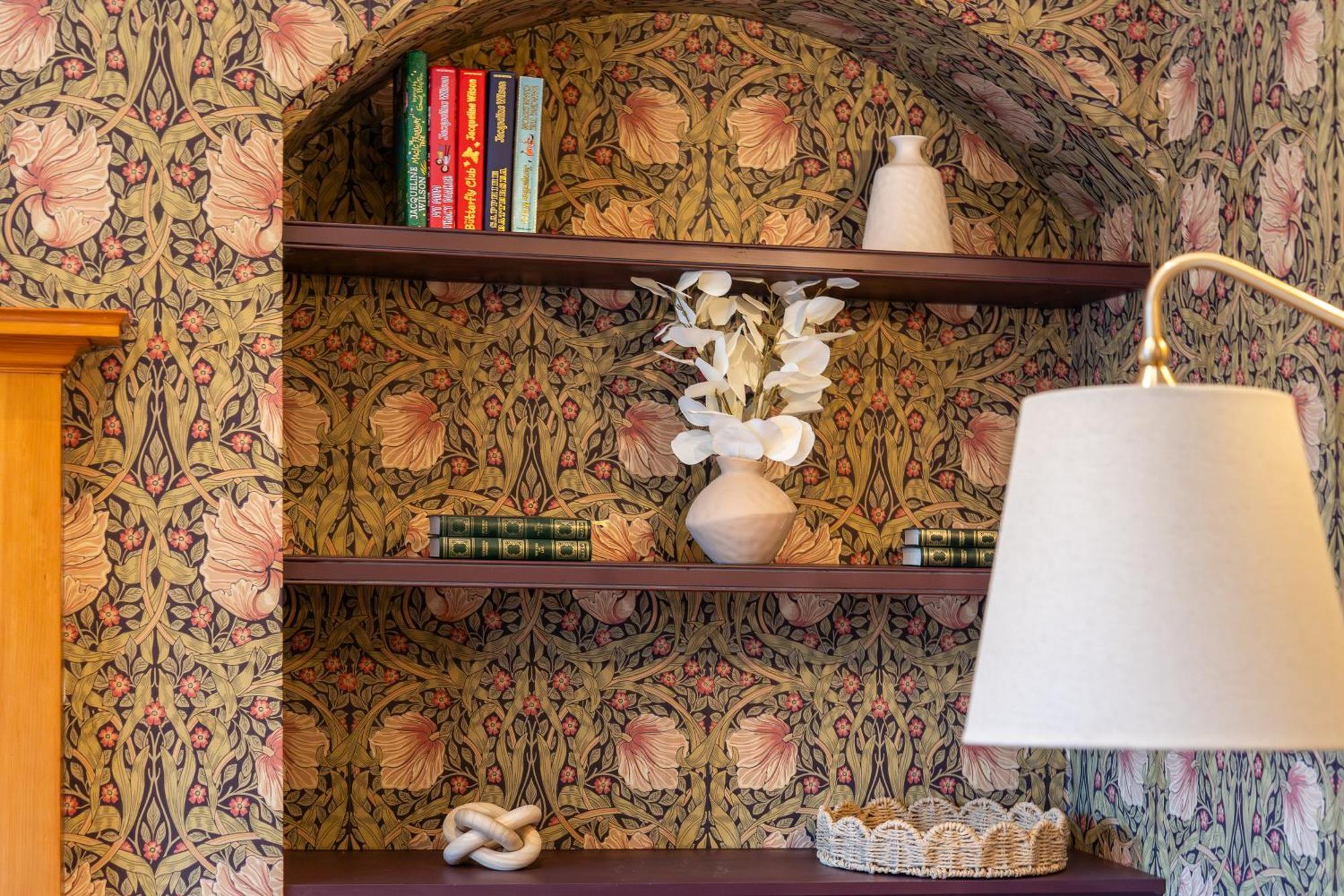 Luxury Period 7 Bed Mansion Near Warner Bros
