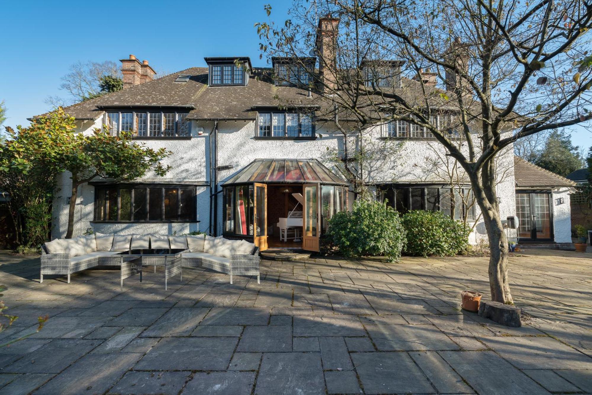 Luxury Period 7 Bed Mansion Near Warner Bros