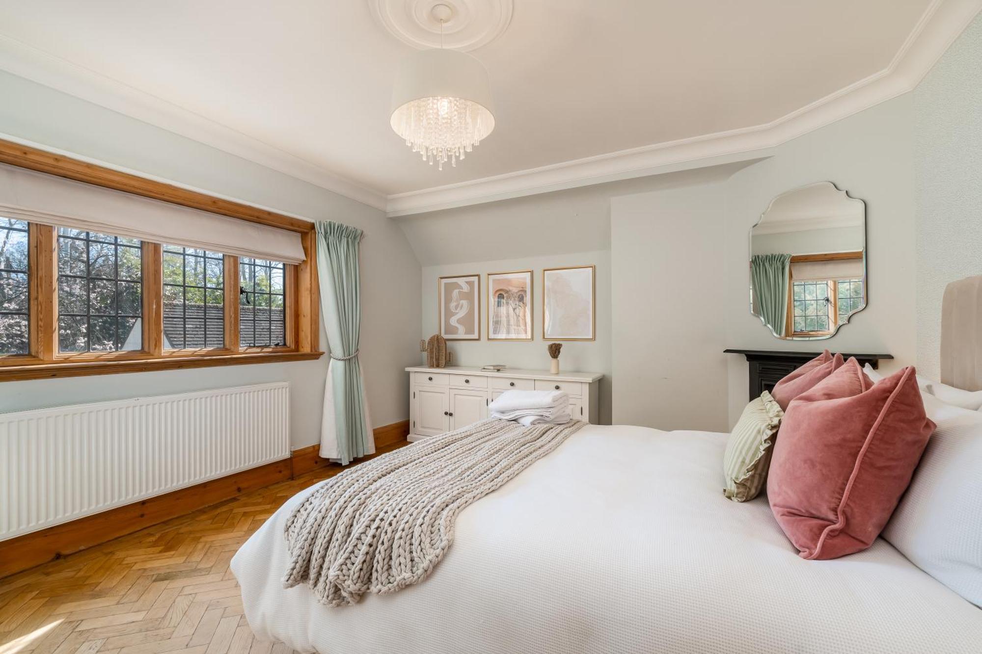 Luxury Period 7 Bed Mansion Near Warner Bros Apartment Watford (Hertfordshire)